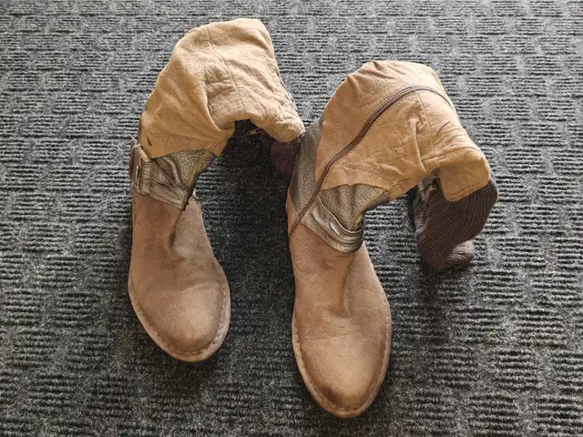 MAM’zelle Tall Leather Winter Boots - Size EUR 40  (US 8) in Women's - Shoes in Calgary - Image 4