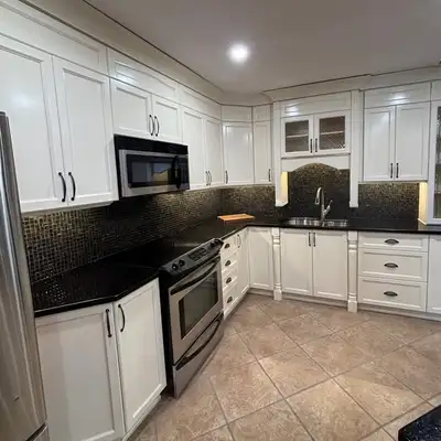 Showroom demo kitchen, View more