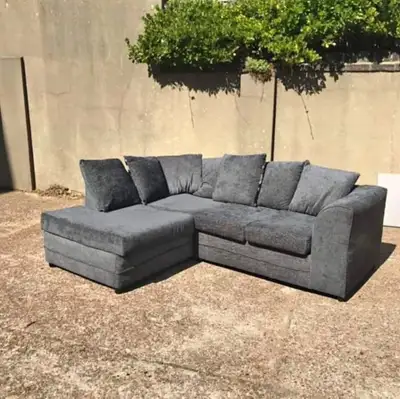 Canapé sectionnel 3 places avec pouf à vendre Sans taxes, Voir plus