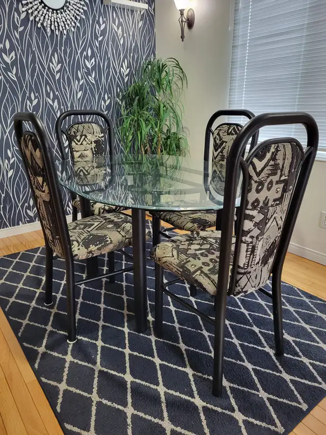 Glass Dining table & 4 chairs in Dining Tables & Sets in Kingston - Image 3