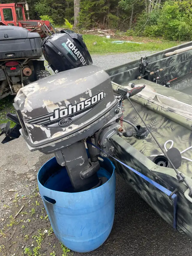 25 Jonson outboard motor  in Powerboats & Motorboats in Bridgewater - Image 3