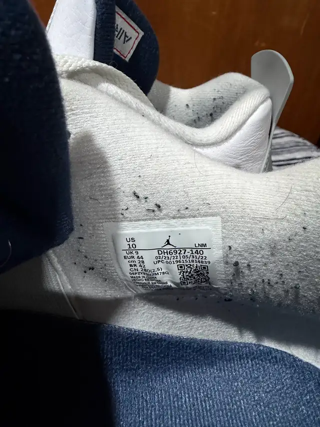 Jordan 4 Retro Midnight Navy in Men's Shoes in Calgary - Image 5