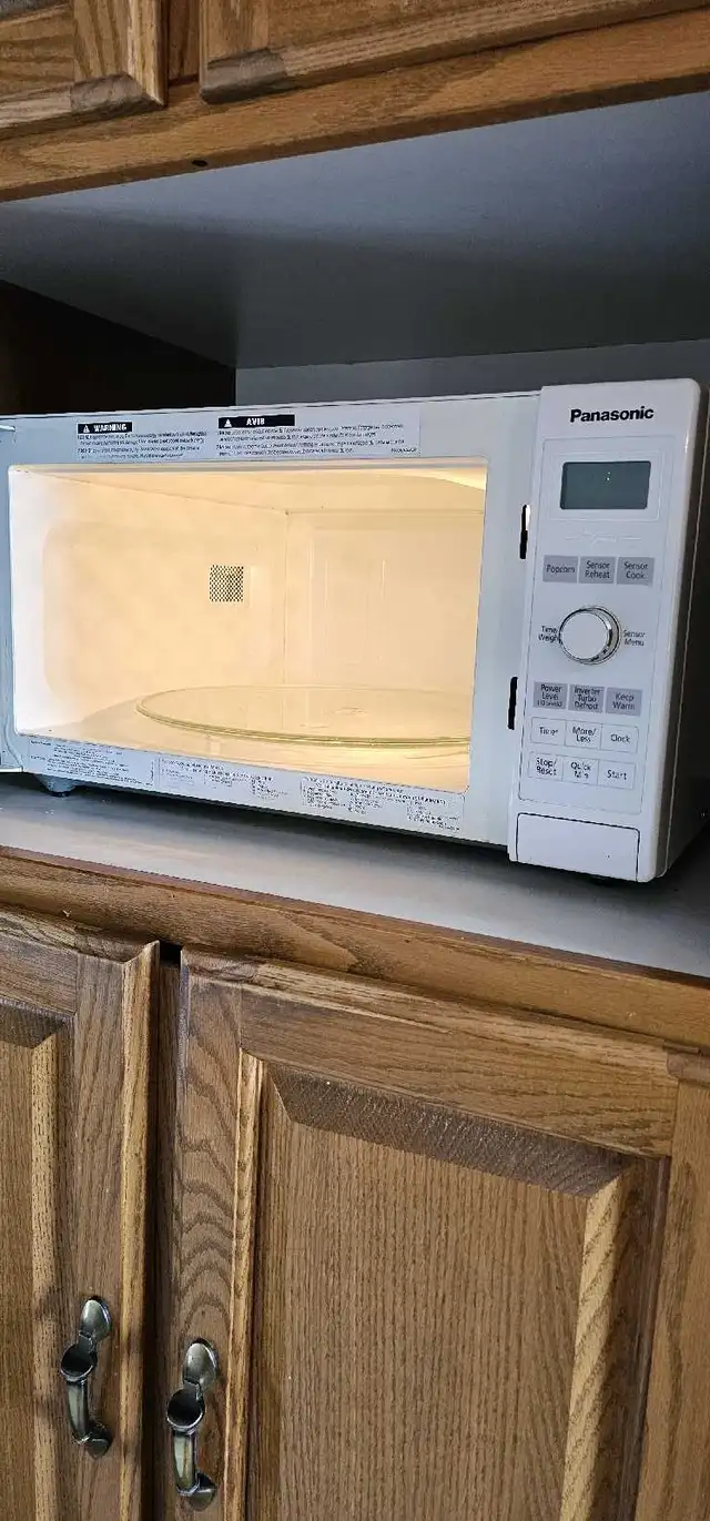 microwave  in Microwaves & Cookers in Portage la Prairie - Image 3