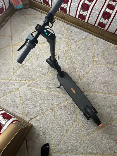 Je parle Francais aussi! The Segway Ninebot KickScooter Max G30P is a durable and reliable electric...