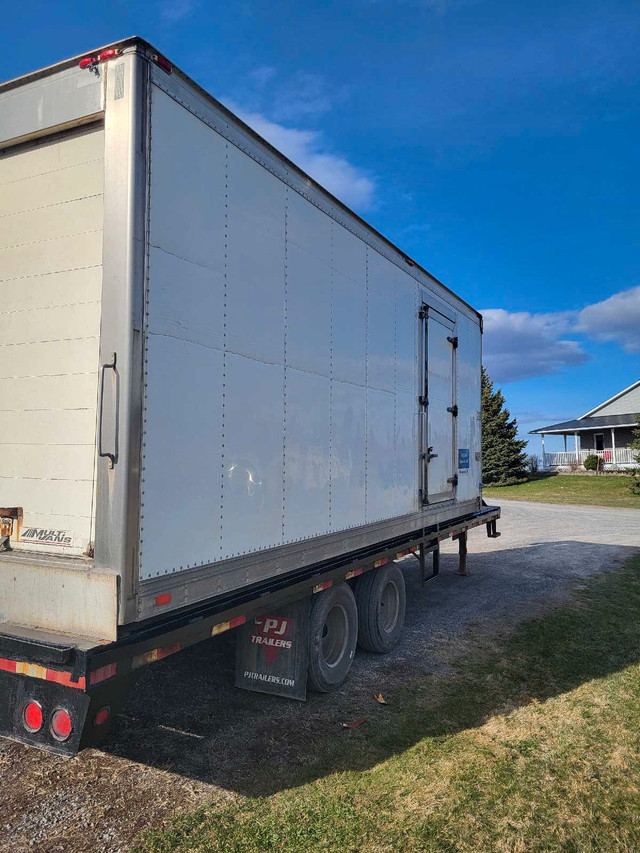 10 ton reefer trailer  in Heavy Equipment in Kingston - Image 4