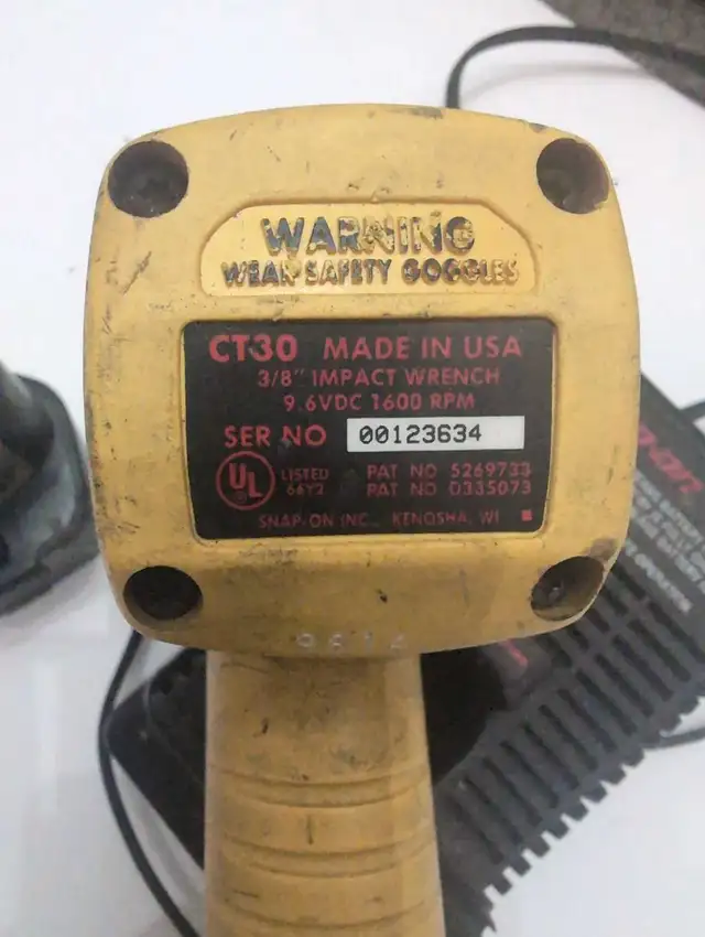 Snap-on 3/8" drive cordless impact wrench and charger set in Power Tools in Kitchener / Waterloo - Image 5