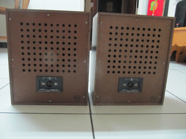 ClassicRealistic Minimus-3 Model 40-913C BookshelfSpeakers 1970s in Arts & Collectibles in Mississauga / Peel Region - Image 2