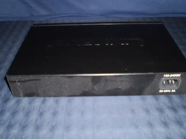 Cisco Linksys EF4116 16-Port 10/100 Ethernet SWITCH in Networking in City of Toronto - Image 4