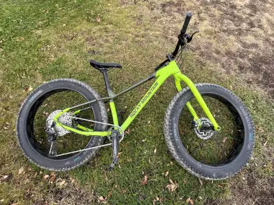 Selling a gently used 2022 Rocky Mountain Blizzard Alloy 20 fat bike in size small, perfect for tack...