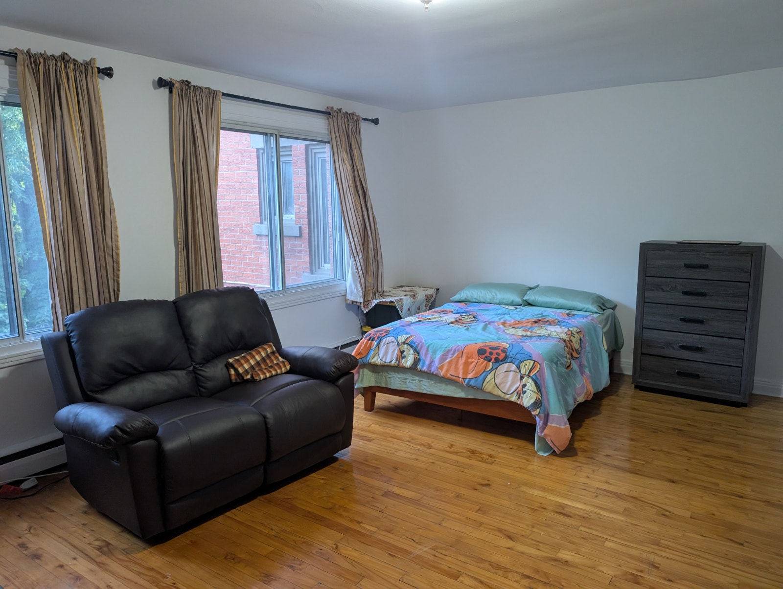 Cession de bail - appartement grand  3 1/2- 1200$ — photo 2
