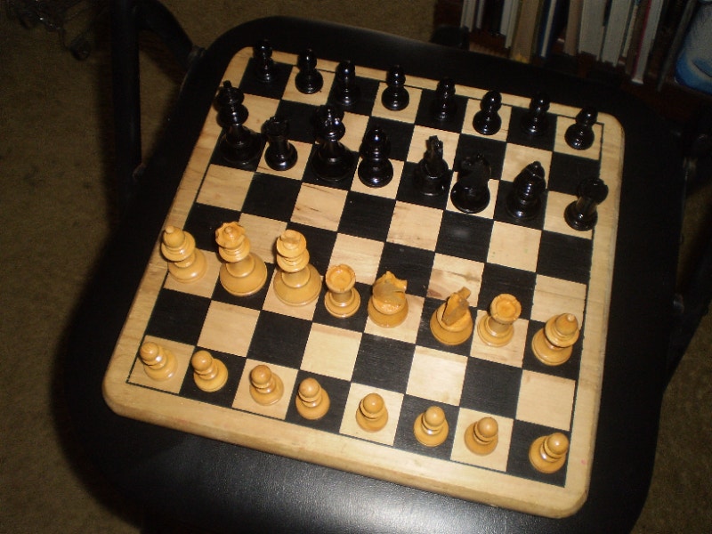 Chess Game Board, with 32 pieces in box Toys & Games London Kijiji