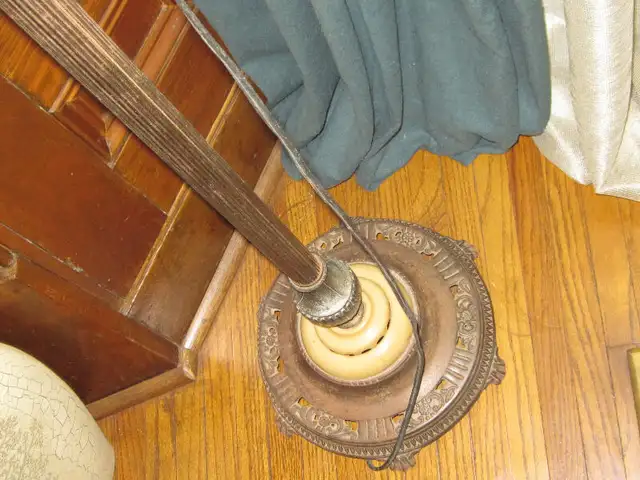 Antique Copper Bronze Trilight Lamp, Vintage Hanging Brass Lamps in Arts & Collectibles in Oakville / Halton Region - Image 2