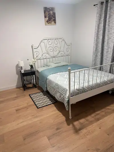 Hello I have one room available for June 2025, everything is included, women only. DM if interested....