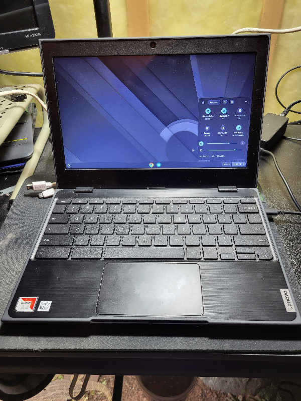 Lenovo E1 2nd Gen Chromebook in Laptops in Calgary