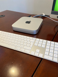 Mac Mini M2 pro avec Magic Keyboard