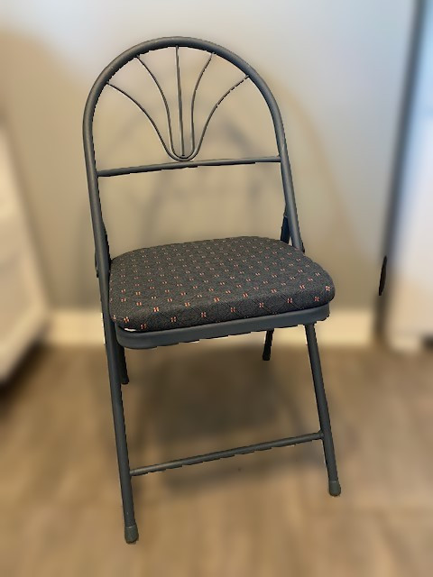 Four (4) Folding Chairs with padded seats in Chairs & Recliners in Ottawa