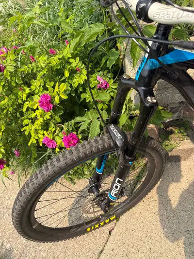 Good times with this bike, but it’s time to upgrade medium size frame 27.5 tires
