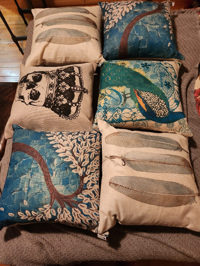 Pillows/Throw Cushions (6) in Home Décor & Accents in Winnipeg
