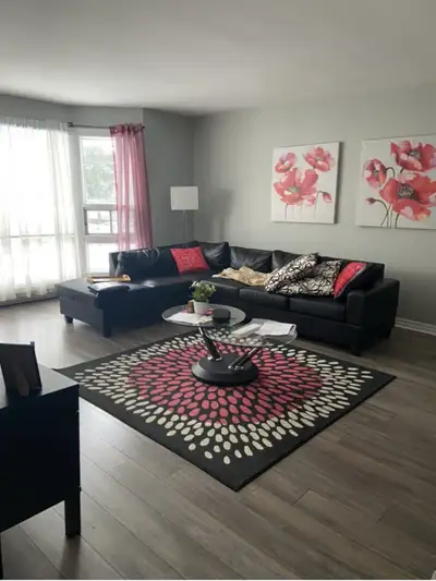 Condo à louer – 4 ½ sur deux niveaux Disponible à partir du 1er octobre Condo lumineux et bien entre...