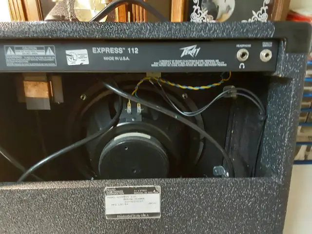 Guitar electr. HONDO ampli PEAVEY express case fil trepied propr in Guitars in Sherbrooke - Image 9