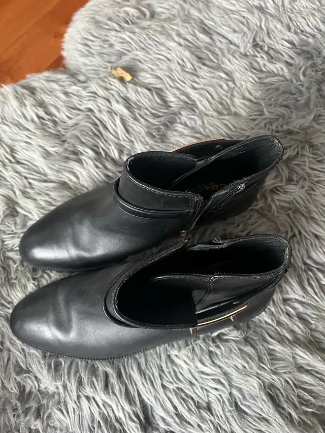 Women’s coach leather boots 7.5new in Women's - Shoes in London - Image 4