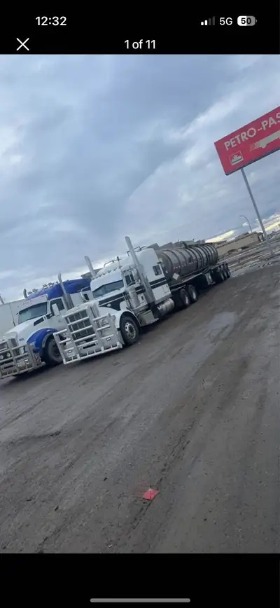 2019 Peterbilt 389 classic Tandem Super 40s with 4 way lockers Wet kit + hydraulic tank for side dum...