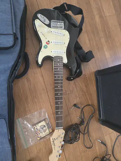 Squier Fender Mini Strat Guitar & Case & Mic & Behringer Speker, View more