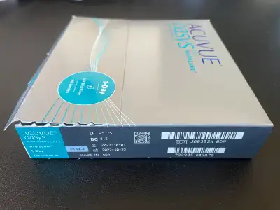 Acuvue Oasys Dailies 89 lenses D -5.75 BC 8.5 Expire 2027-OCT-1 Pick up only