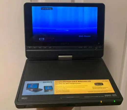 Sony DVP-FX815 Portable DVD Player 8" Widescreen LCD in General Electronics in Burnaby/New Westminster - Image 4
