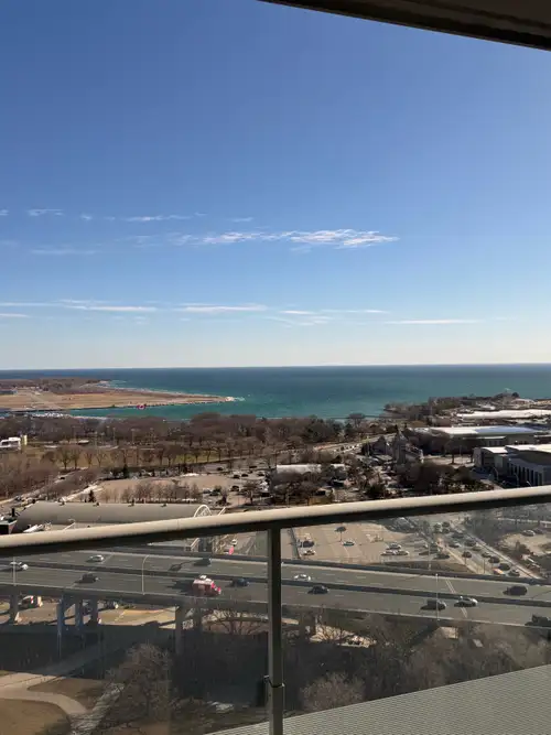 One Month FREE Rent Bright and modern 1 bedroom + den apartment with stunning lake and CN Tower view...