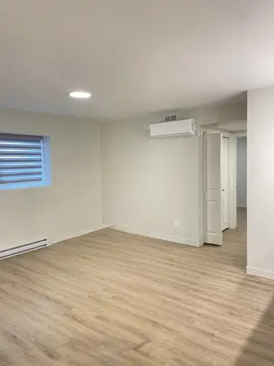 A bright and comfortable room is available in a clean 2-bedroom apartment . Apartment Features: In-h...