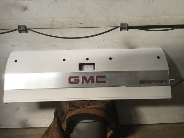 1988-2000 GMC SIERRA DUALLY OBS  FACTORY SOUTHERN TAILGATE  in Auto Body Parts in London