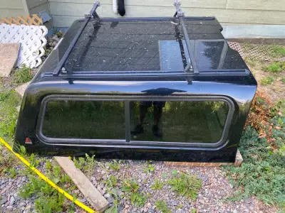 Leer Truck Canopy with Thule Roof Rack system. Came off of a 2020 Ram 1500 Classic short box truck....
