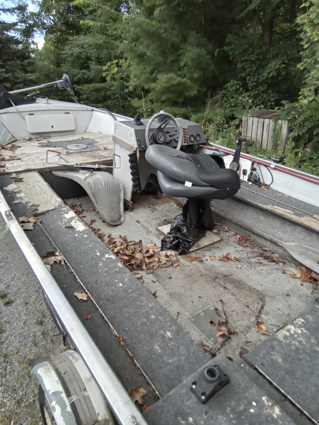 16 ft crestliner fishhawk bass boat in Powerboats & Motorboats in Belleville - Image 4
