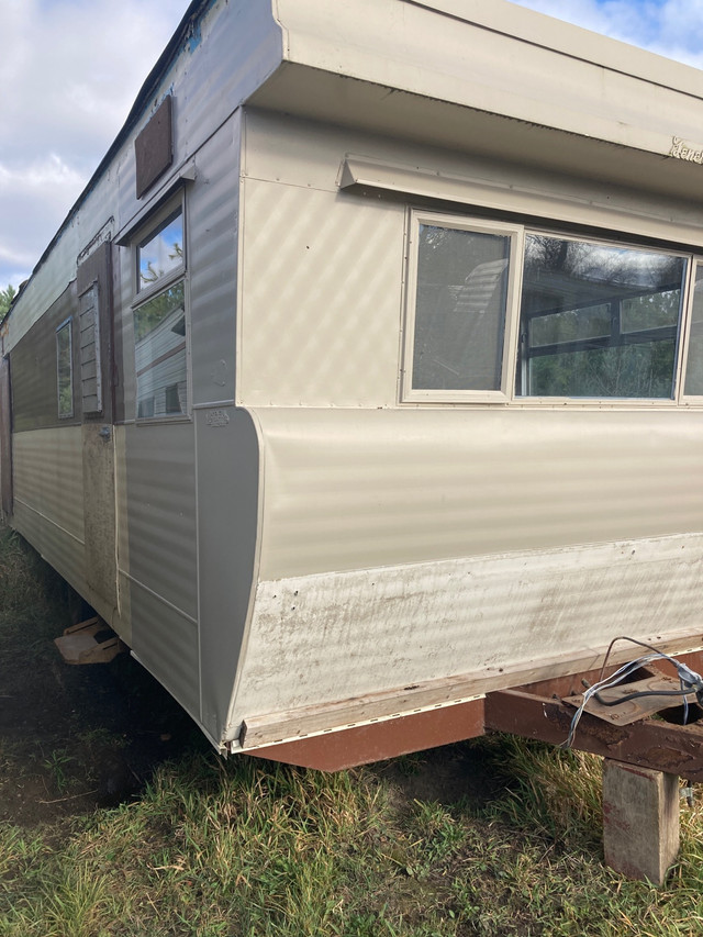 40’x10 mobile home trailer SOLD living farm bunkie tiny home.    in Park Models in Barrie - Image 2