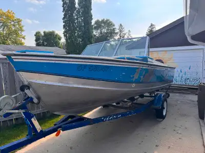 1988 Lund 17.5 on 1987 Ez loader trailer, Motor is a 2000 Johnson 90hp 2 stroke oil injection, inter...