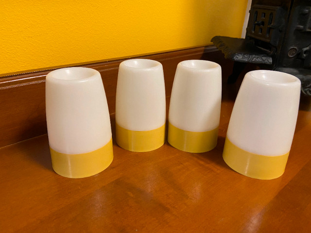 Set of 4 Vintage Tupperware Egg Cups with Lids Holders in Arts & Collectibles in Oshawa / Durham Region