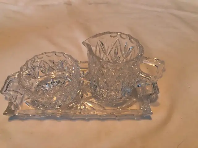 VINTAGE LEAD CRYSTAL CREAMER AND SUGAR BOWL in Arts & Collectibles in West Island - Image 3