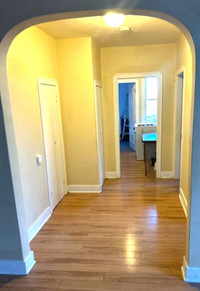 1 bedroom sunny apartment -  Oliver/Grandin area - $850/mo.