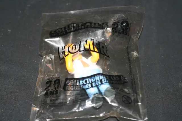 HOMER SIMPSON 20 YEAR ANNIVERSARY ACTION FIGURE KFC NEW