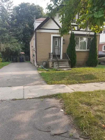 Personnel 1 Bed Room Rent at Scarborough, Rent ; $ 650 Plus $50 for Utilities ( Gas, Water , Hydro),...
