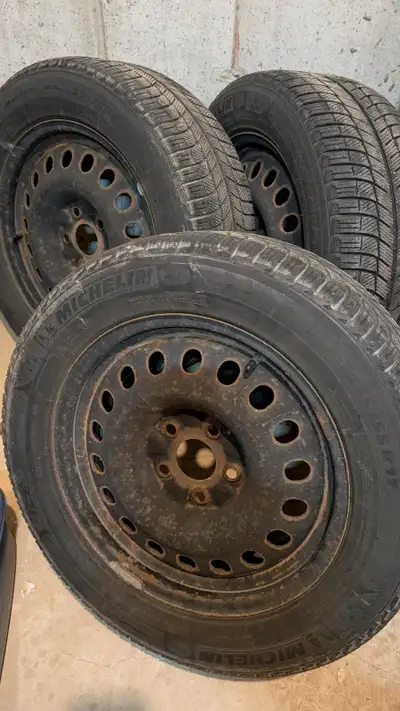 4 Michelin X ICE Winter tires on Steel Rims, Size 235/55R17, bolt pattern 5x120, 70-75% tread left T...