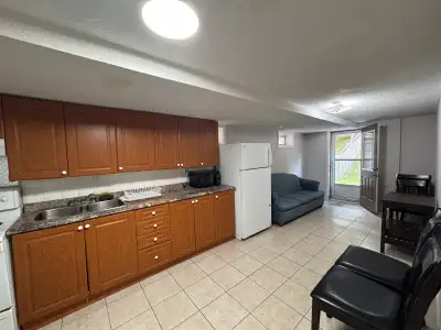 walkout 2 bedroom basement utility included (Scarborough)