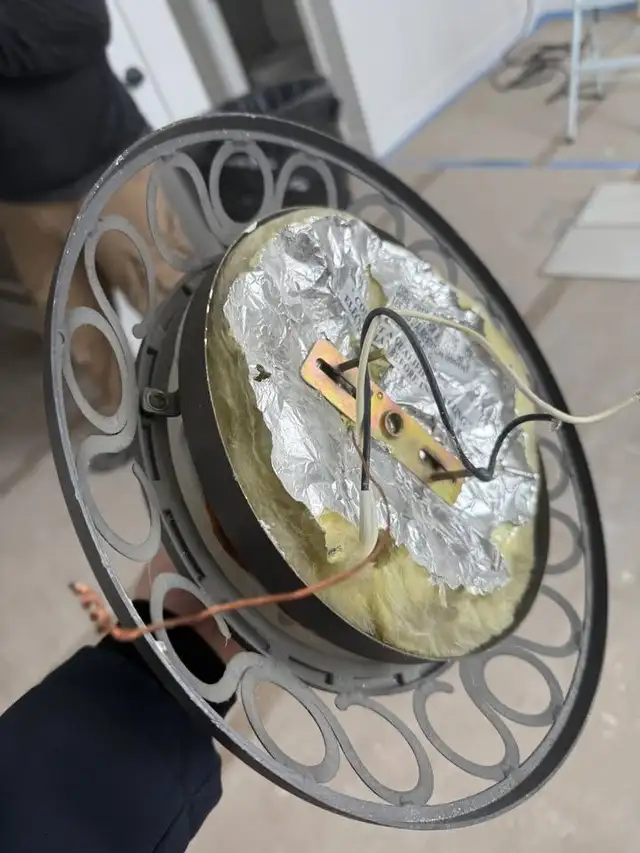 Ceiling Light Fixture with Bulb in Indoor Lighting & Fans in Ottawa - Image 4