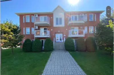 BEAU CONDO 4 1/2 BIEN SITUÉ SAINT HUBERT,ANIMAUX ACCEPTÉ !!