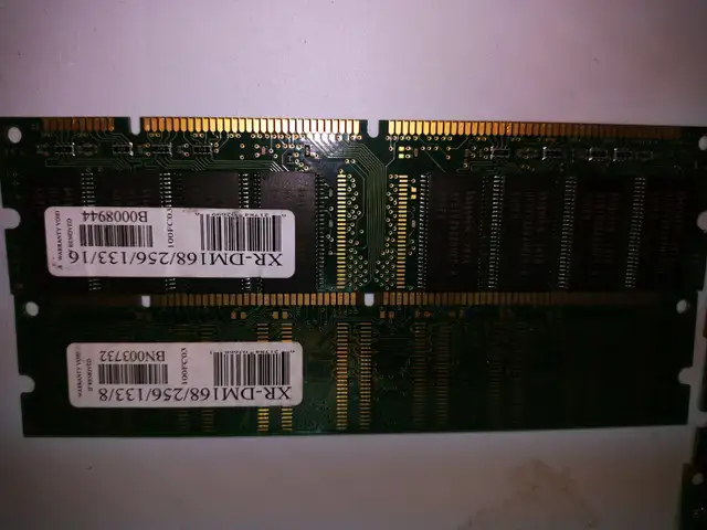 Old RAM (DRAM) – SDRAM, DDR, DDR2 from $5.00 in System Components in Mississauga / Peel Region - Image 8