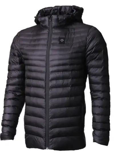Lightly used (worn a few times only) men’s Descente Success Factor jacket, in black. Size 56 or xxl....