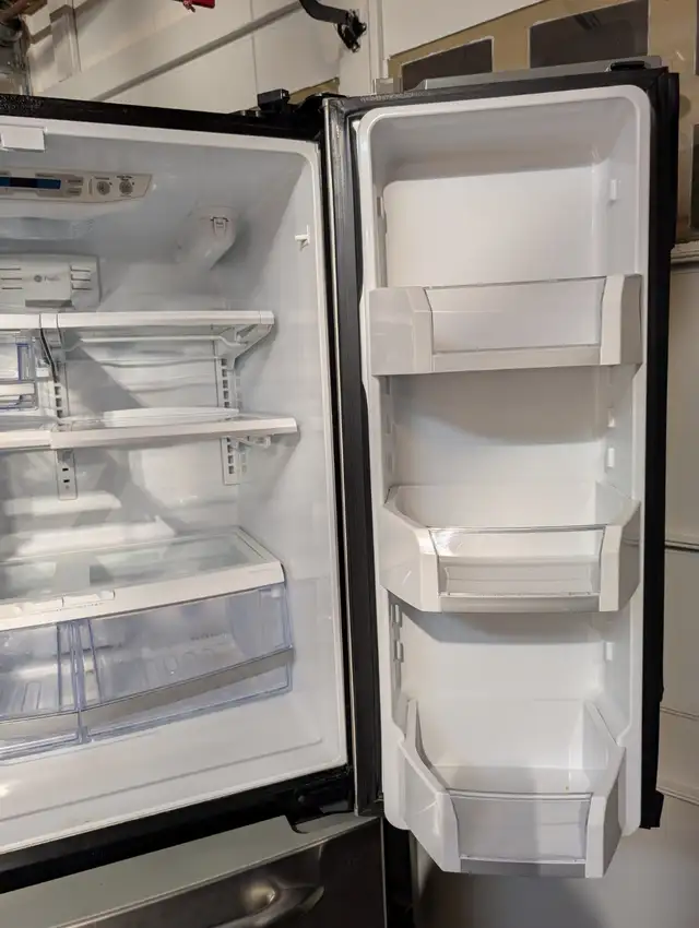 Fridge/Freezer, GE Profile in Refrigerators in Kitchener / Waterloo - Image 5