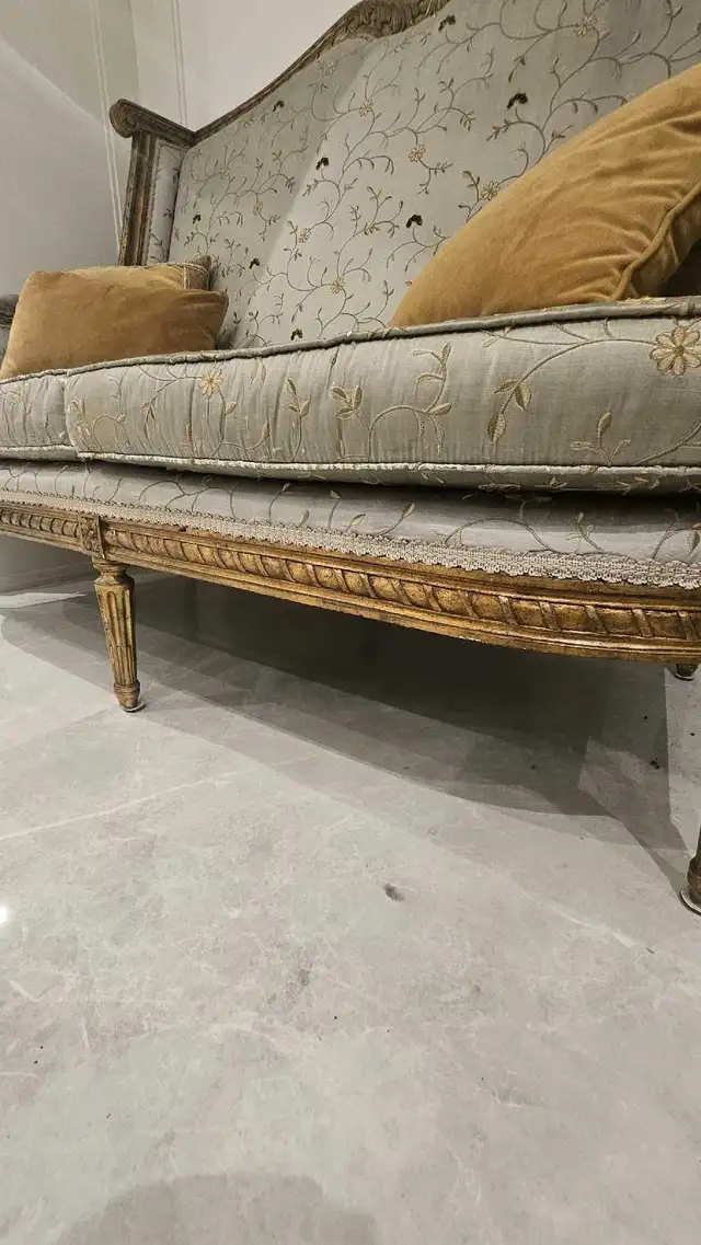 Vintage Sofa in Couches & Futons in City of Toronto - Image 5