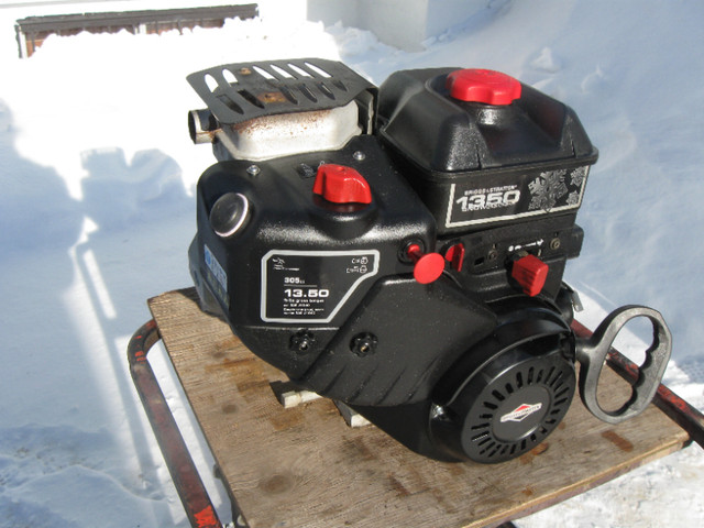 moteur souffleuse 305cc briggs & stratton 13.50 shaft 3/4 & 1 po dans Tondeuses et souffleuses  à Laval/Rive Nord - Image 2